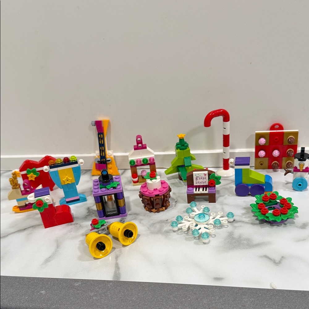 LEGO Holiday Mini Build Set – Colorful Multi-Color Kids Toy Collection
